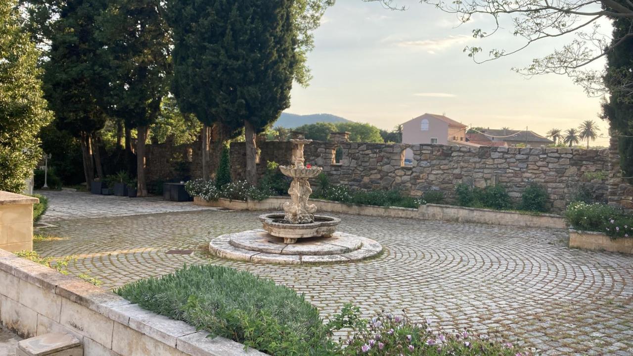 Gite Encore Un Soir Hyères Exteriér fotografie
